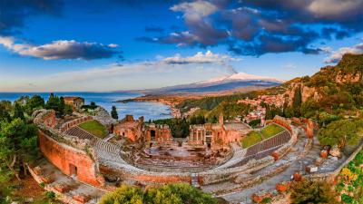 陶尔米纳古剧院，意大利西西里岛 (© Antonino Bartuccio/eStock Photo)(20220327)的图片-陶尔米纳古剧院，意大利西西里岛 (© Antonino Bartuccio/eStock Photo)