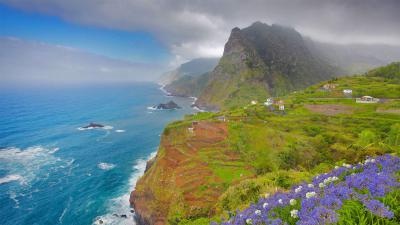 蓬塔德尔加达附近的海岸，葡萄牙 (© Jan Wlodarczyk/Alamy)(20220408)的图片-蓬塔德尔加达附近的海岸，葡萄牙 (© Jan Wlodarczyk/Alamy)