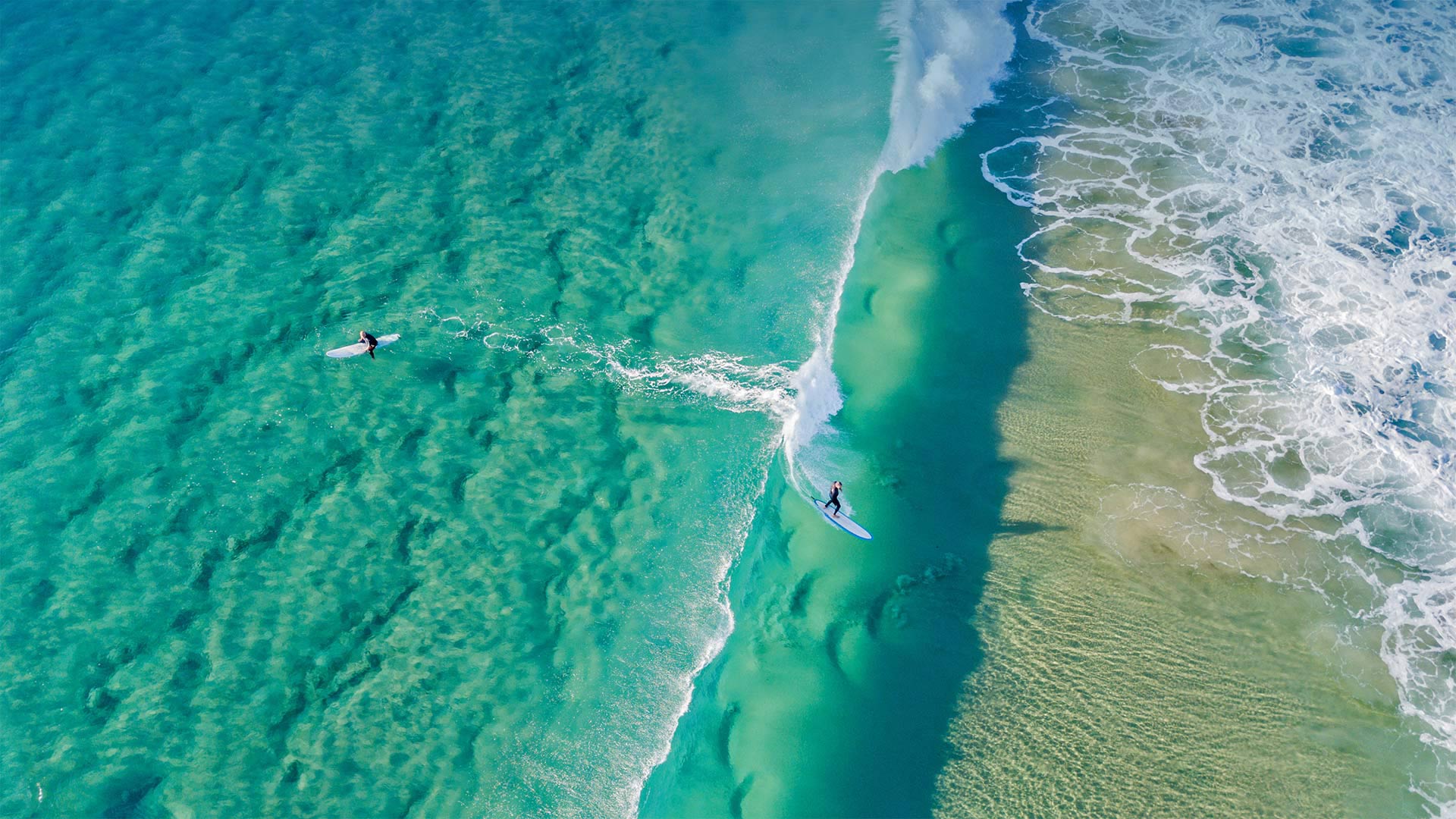 黄金海岸上的冲浪者，澳大利亚 (© Darren Tierney/Getty Images)(20220618)的图片-黄金海岸上的冲浪者，澳大利亚 (© Darren Tierney/Getty Images)